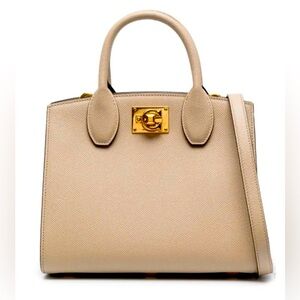 Elegant Cream Handbag Ferragamo
The Studio small tote